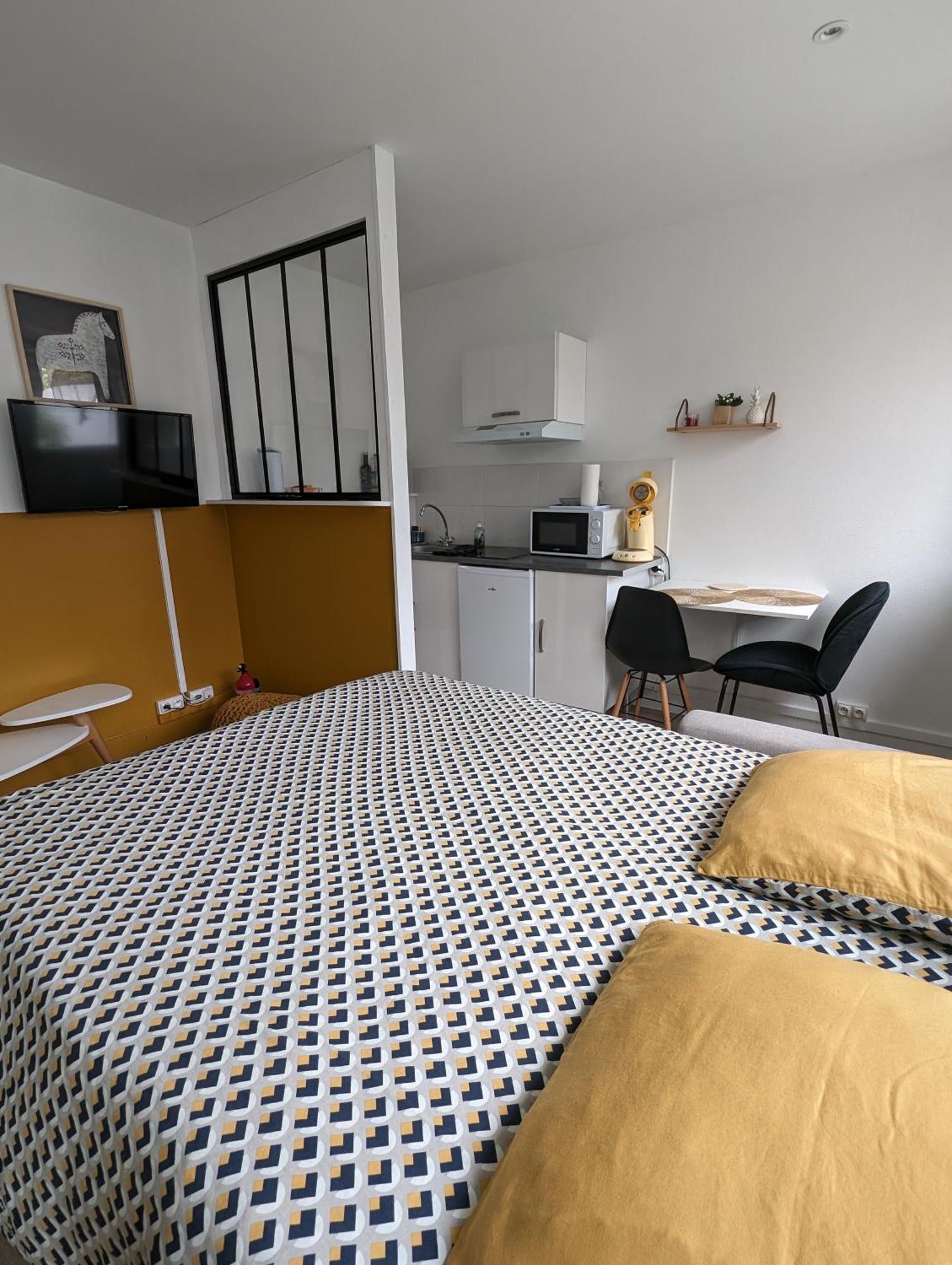 Stockholm- Studio Serenite Avec Jardin Charleville-Mézières Екстериор снимка